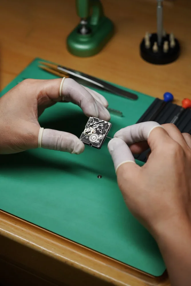 Sapphire Crystal vs Mineral Glass: What You Need to Know